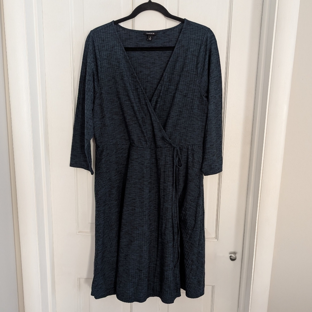 Torrid Women's Faux Wrap Dress SIZE 1 (1X-14/16) Stretch Comfort Office Textured
